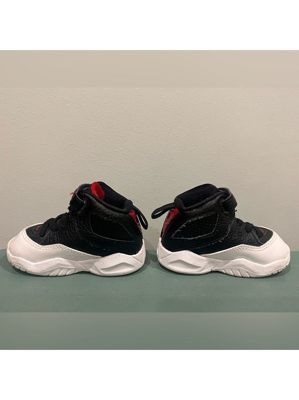 Jordan Toddler 4C Black/White/Red Bloyal Sneakers - Picture 4 of 7